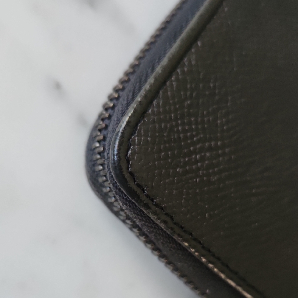 Tod's Long Zip Wallet With Pinstripe. Excellent Condition! Unisexy! - Picture 10 of 11